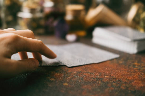 Desvendando os Mistérios do Tarot: Um Guia Completo para Iniciantes